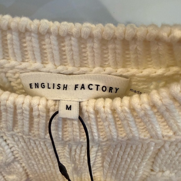 Elegant White Knit Sweater Blouse - Picture 4 of 4